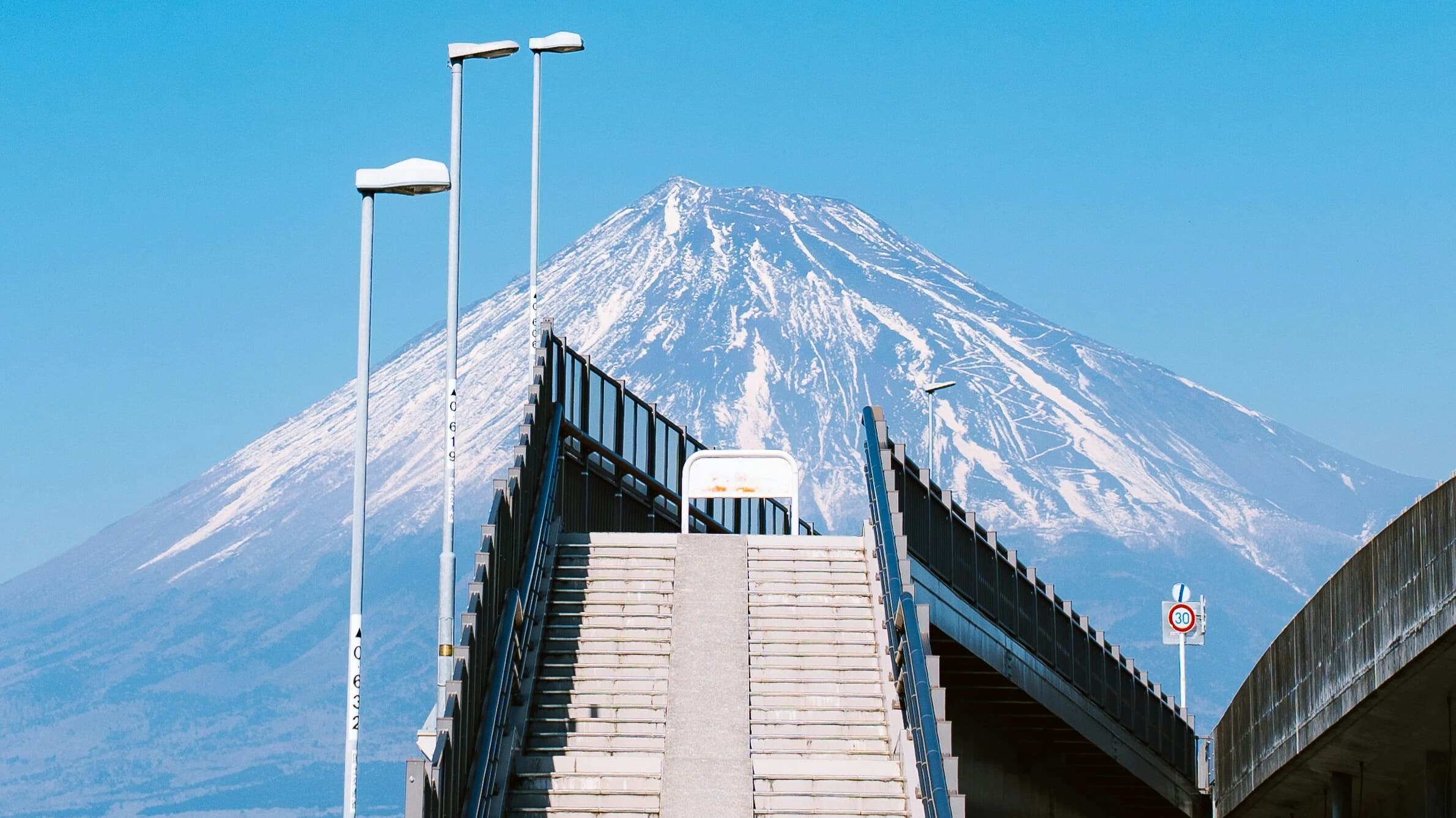 Essential Shizuoka Travel Guide (Airport Limousine Bus, Contactless Card Payment, Mount Fuji Weather Tips, Regional Frequencies)